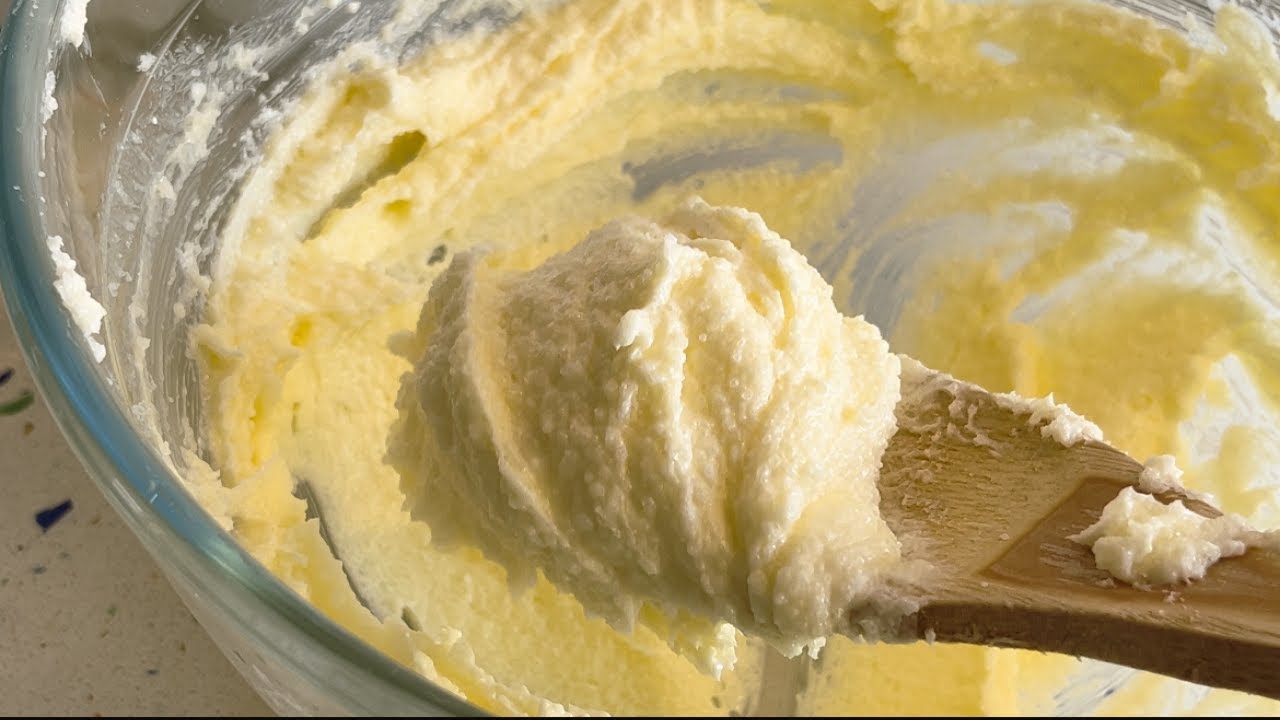 Как вручную взбить масло с сахаром | Выпечка для начинающих