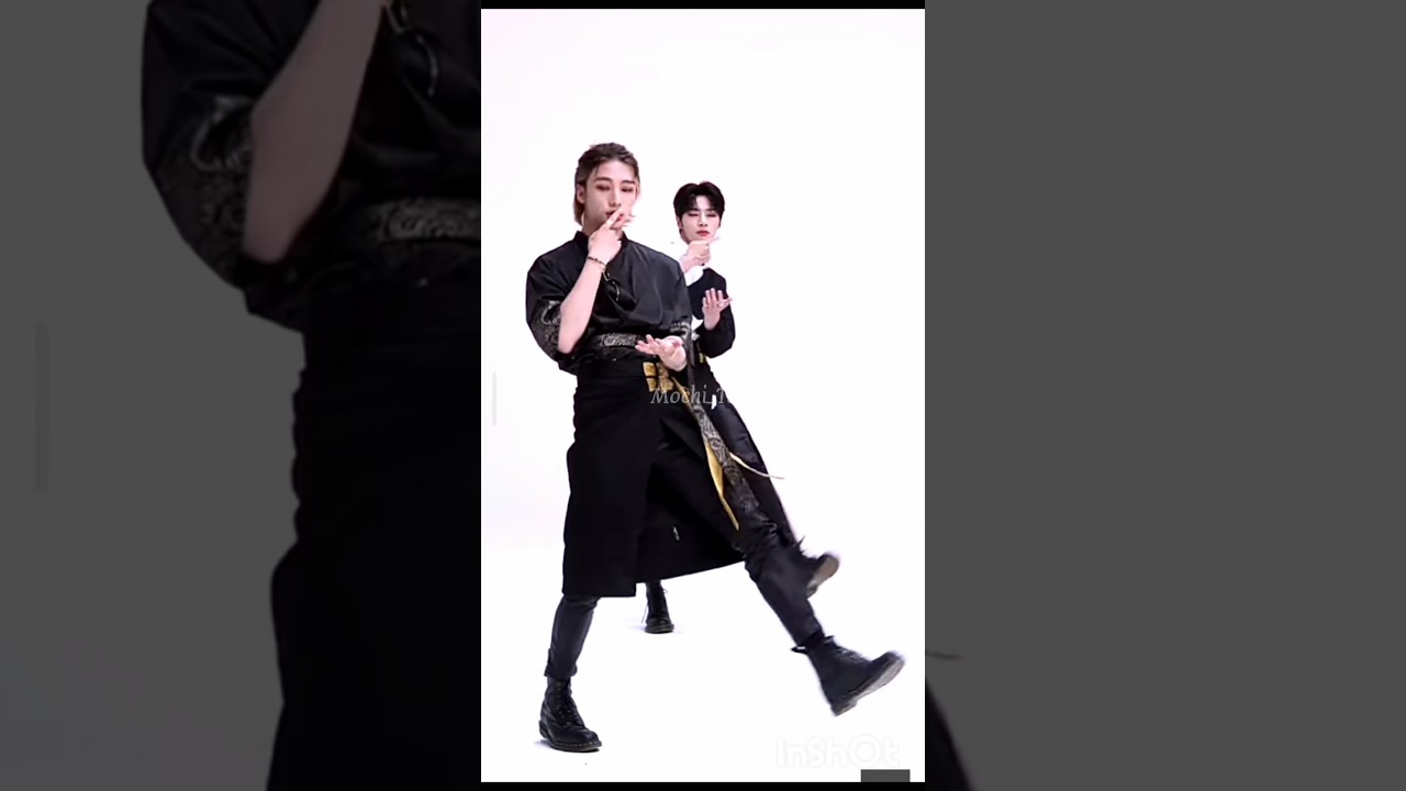 Hyunjin's iconic dance step 😁 #kpop #skz #hyunjin #changbin #felix #bangchan #seungmin #yt #ytshort