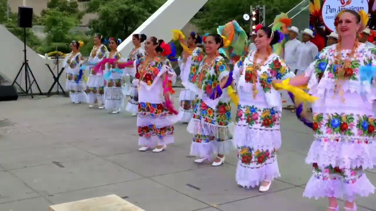 Las mujeres que se pintan Jarana Yucateca 2do trinational event 