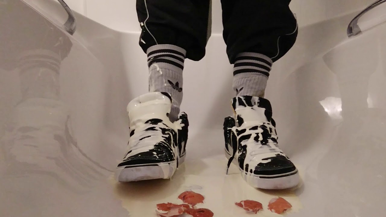 Messy Etnies