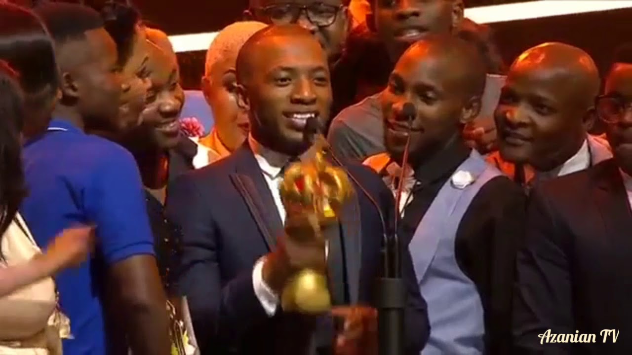 Dumi Mkokstad ULWANDLE awarded song of the Year!!🏆🎊 🎉