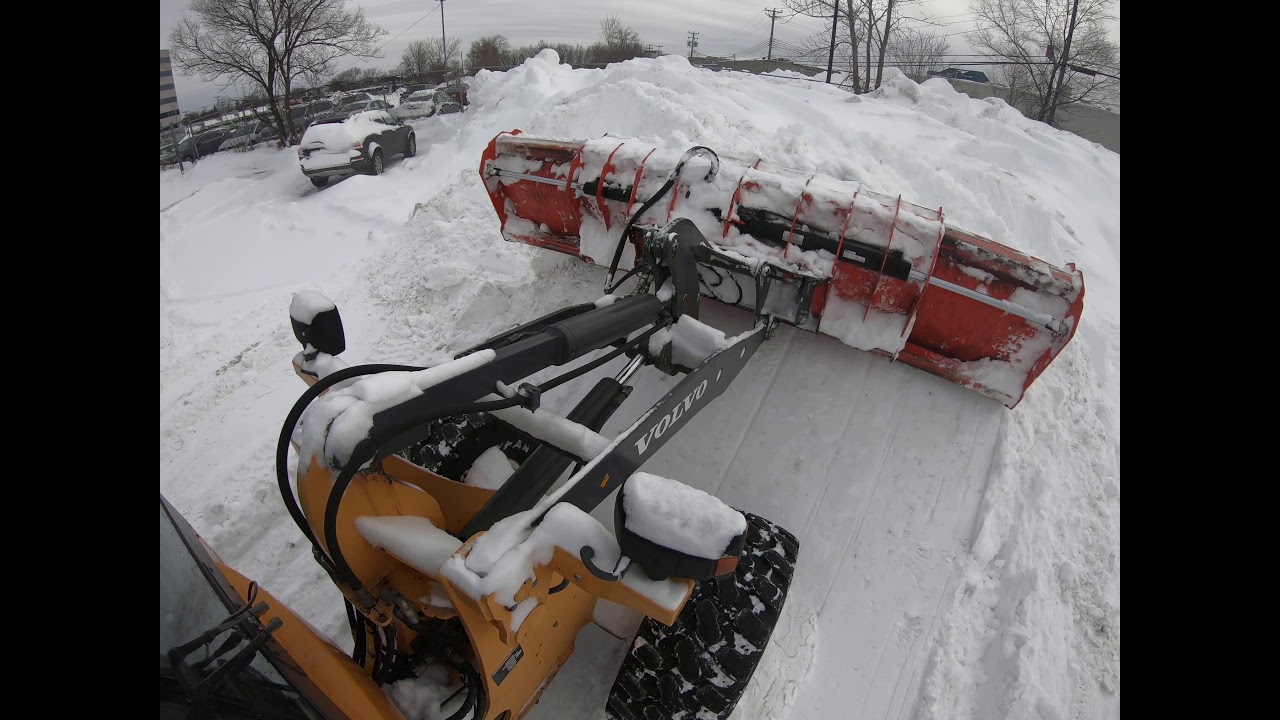 Volvo L20B Plowing Snow