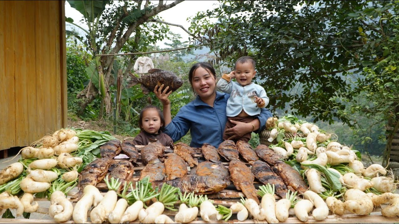 30 day and night journey with my children to catch fish - make smoked fish to sell at the market
