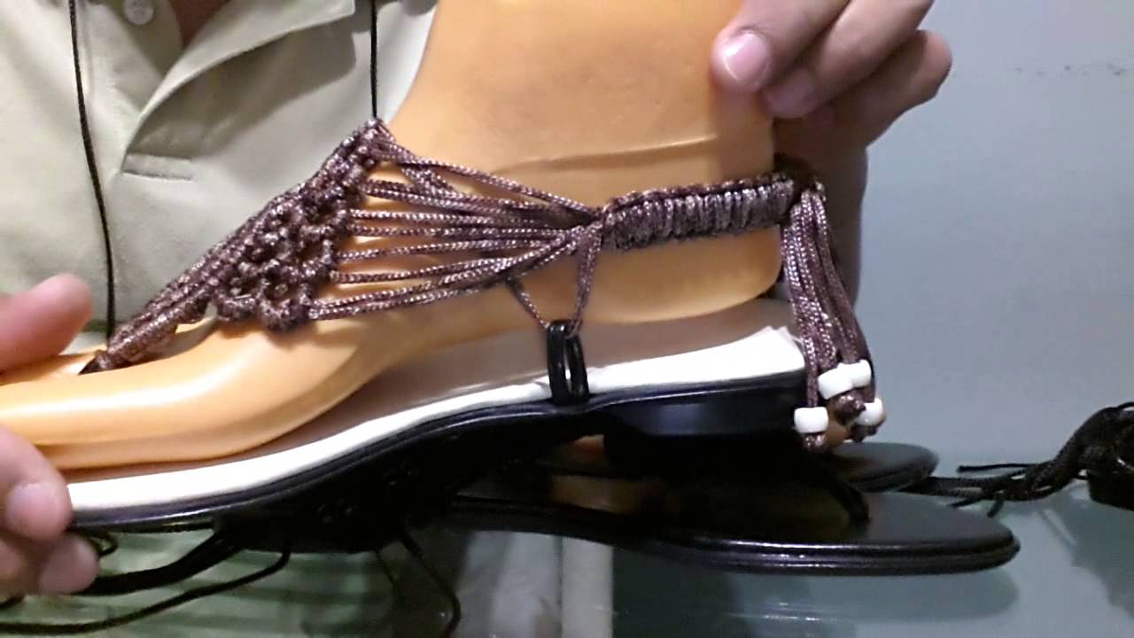 Sandalias hechas con macrame