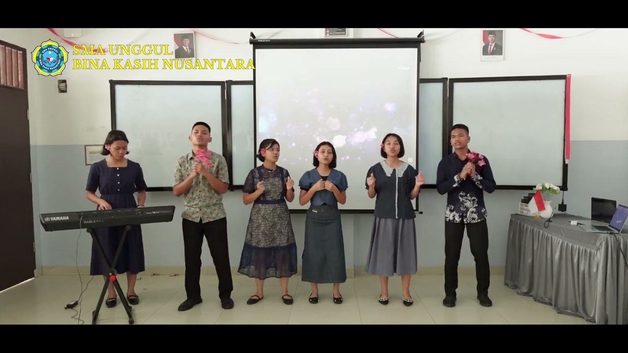 Musikalisasi Puisi Berlabuh Hatiku (Kelas XI - Cut Nyak Dien Kelompok 2)