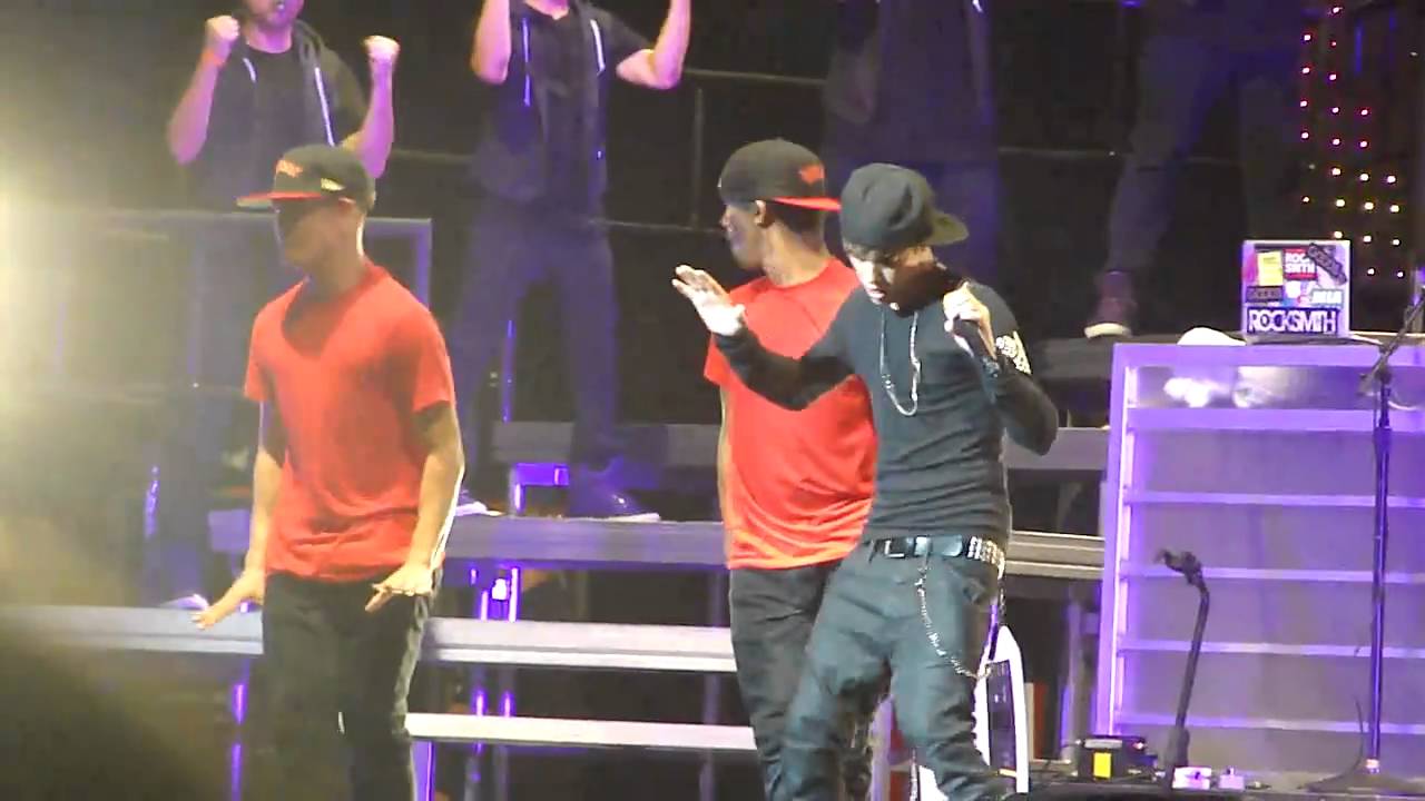 Justin Bieber Singing 