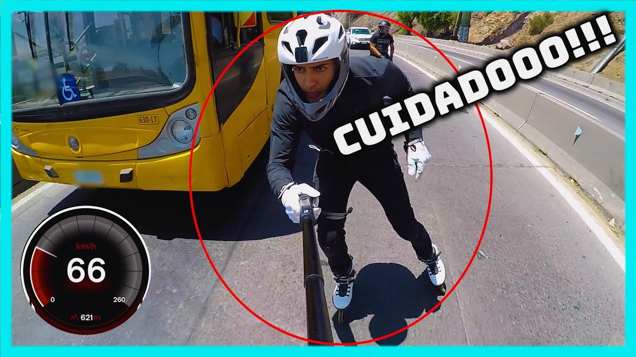 Descendiendo por autopista en Patines