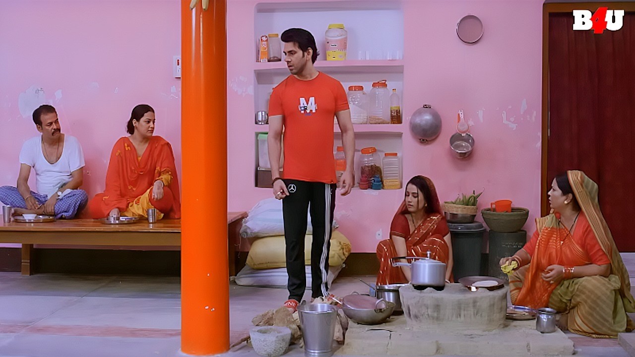 अरे भाभी चार घंटे से आप रोटी ही बना रही हो थोड़ा जल्दी जल्दी हाथ चलाओ ना भूक बढ़ते जा रही है |