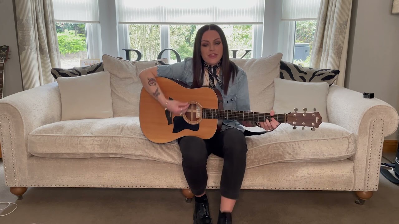 Amy Macdonald - Bridges (Live Acoustic From Home)