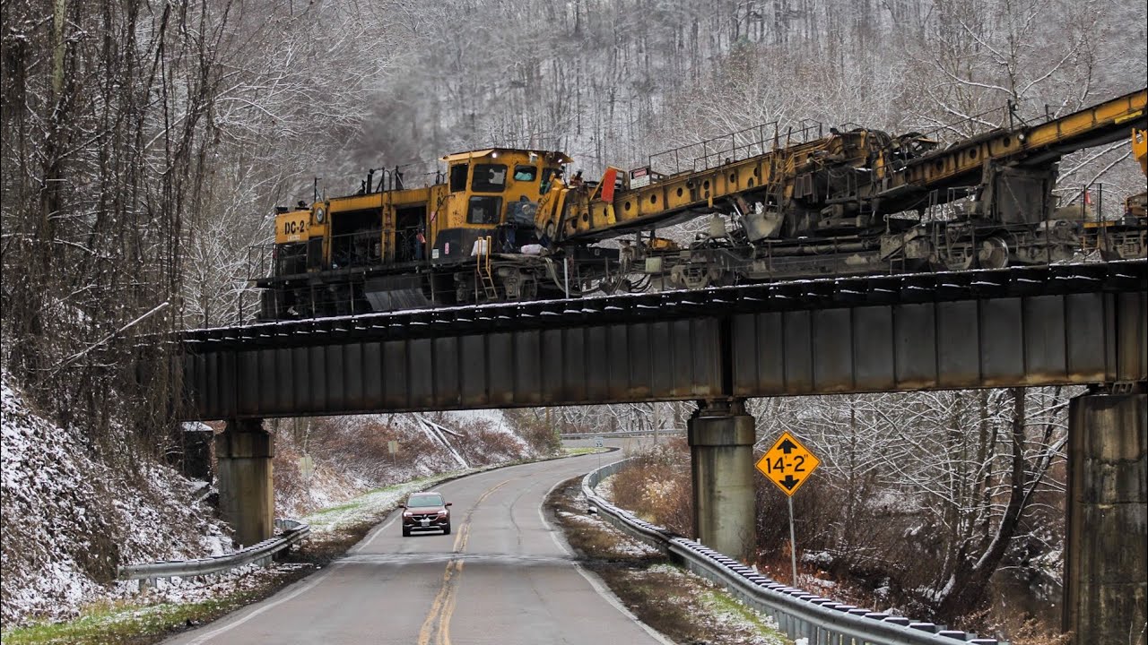 Chasing trains on the Clinchfield on a snowy December afternoon!
