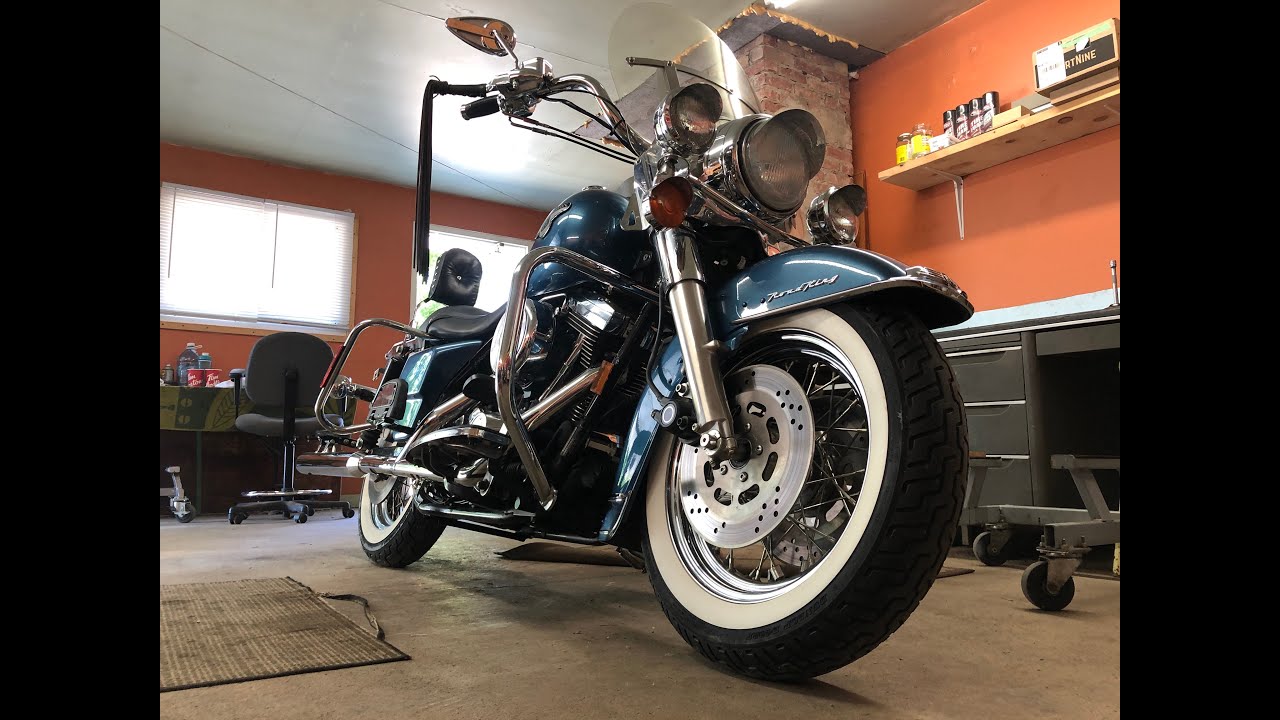 Замена масла в Harley Davidson Road King 1998 года.