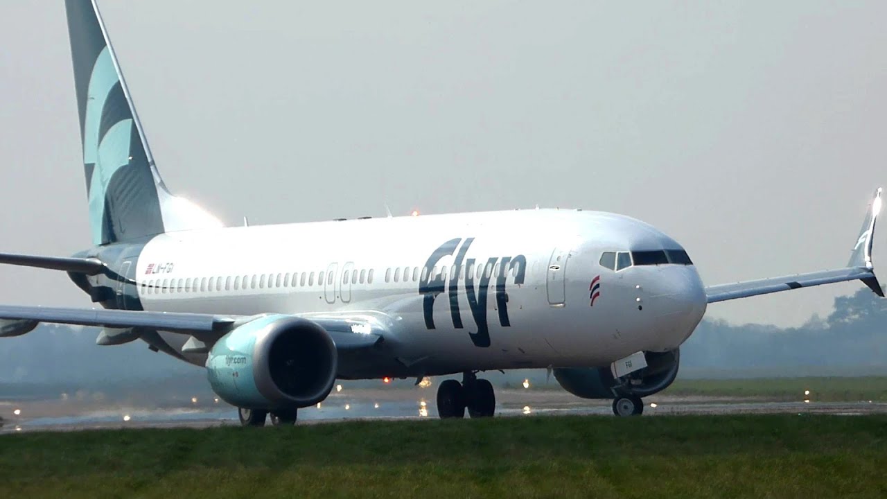 Flyr Airlines B737 MAX 8 landing and backtrack at Norwich Airport