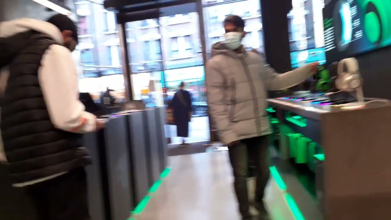 RazerStore ( Computer shop) London 12 February 2022
