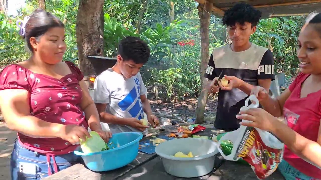 ❤️Rosi invita al grupi Deliciosa Sopa de Rez🤤Rosi le Cumple Sus antojos de Elenita😱