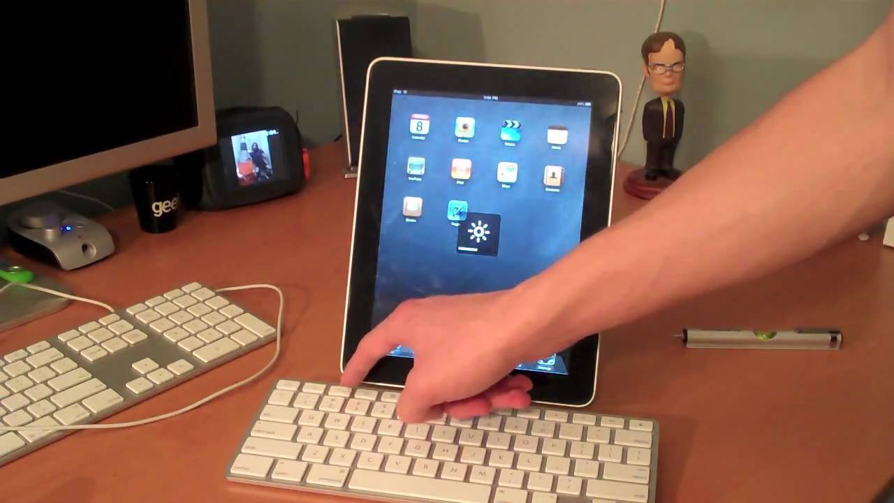 Unboxing: iPad Keyboard Dock