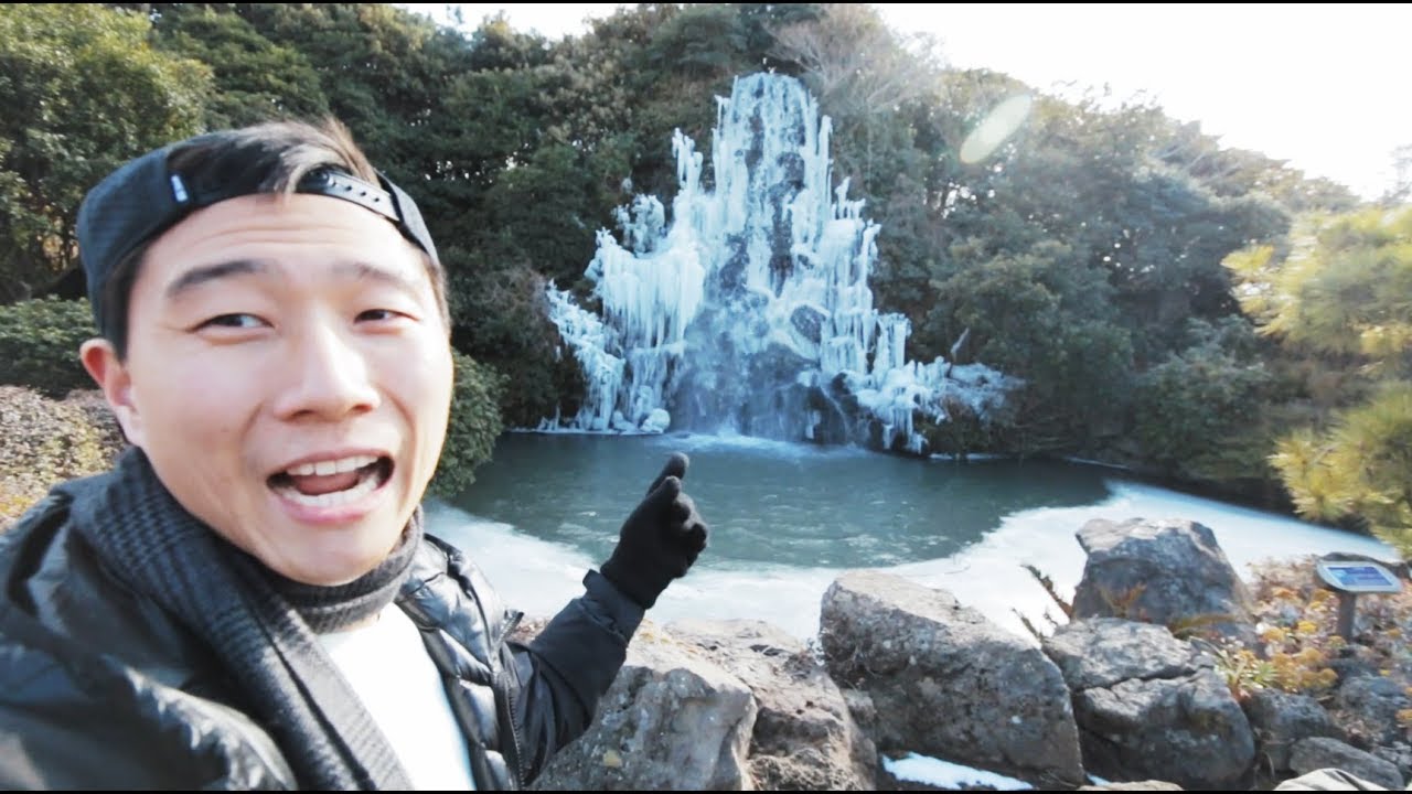 A FROZEN WATERFALL AT JEJU!!