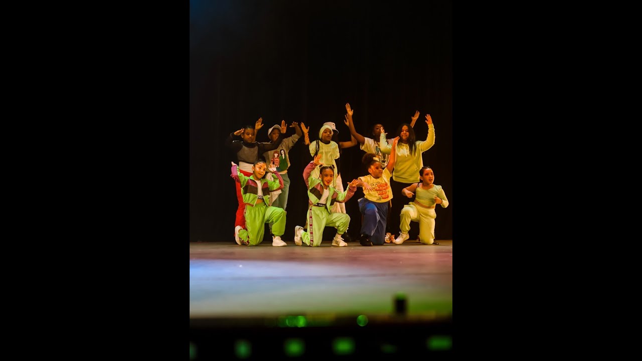 ROBLOX DANCE  CREW JUST DANCE 2 0 - SHOW DE NUCLEO EXTREMO CENTRO DE DANZA