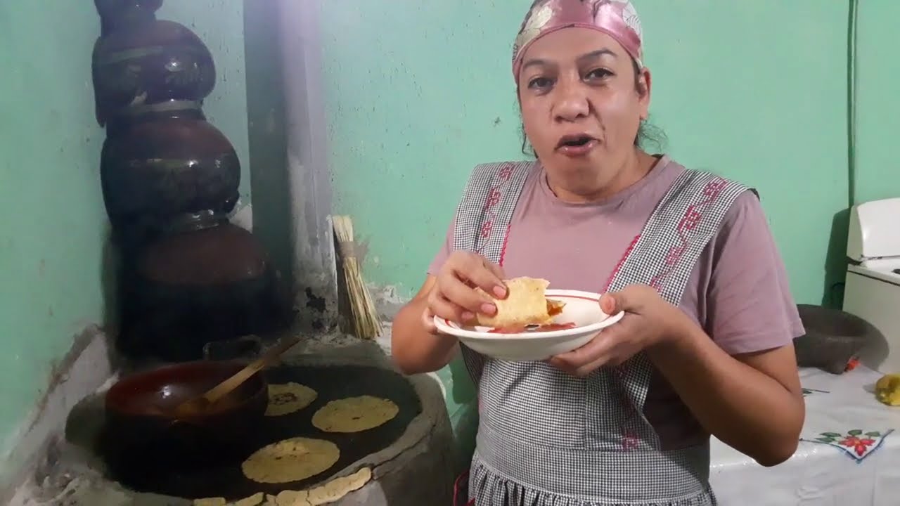 Como hacer chicharron en chile y  jitomate