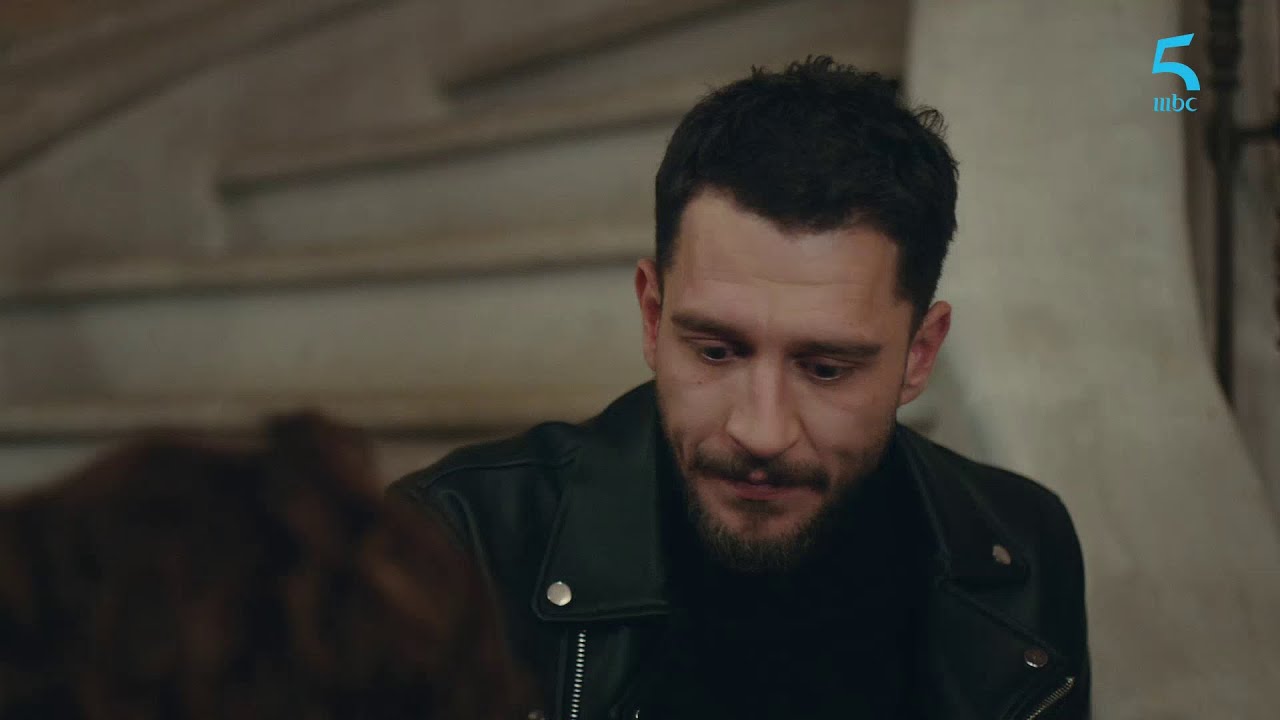 فايز ينسى أحزانه مع شقيقته منى