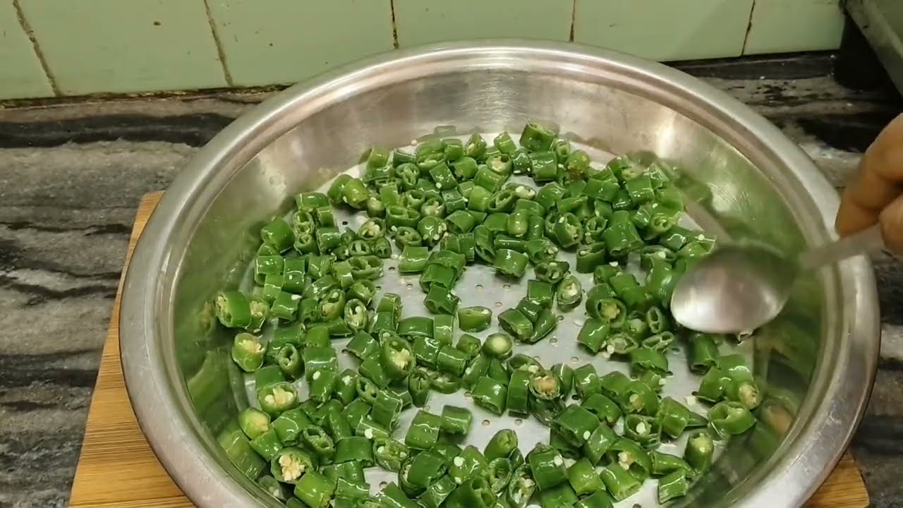 माँ के हाथों वाला स्वाद चाहिए तो ऐसे बनाओ हरी मिर्च का अचार साल भर रखे बिना विनेगर 😇