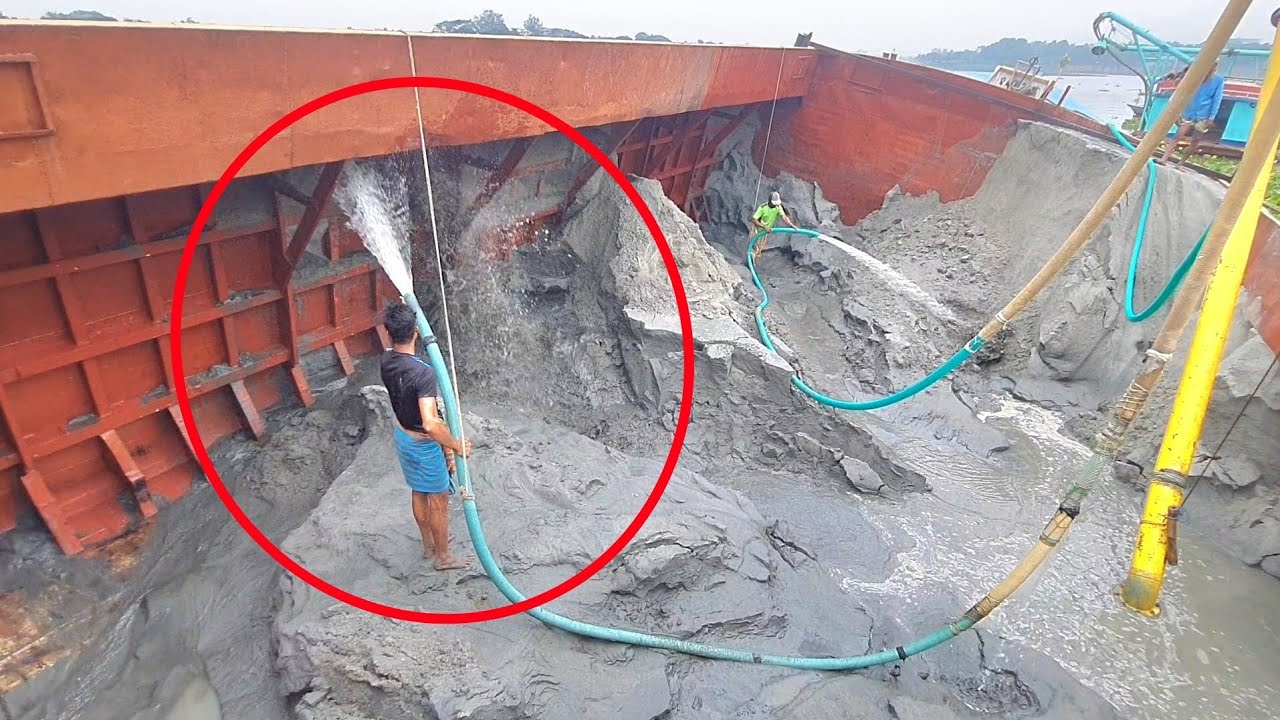 Unloading sand form ship barge unloading video unload sand from big barge ship 410 (06 Feb 2026)
