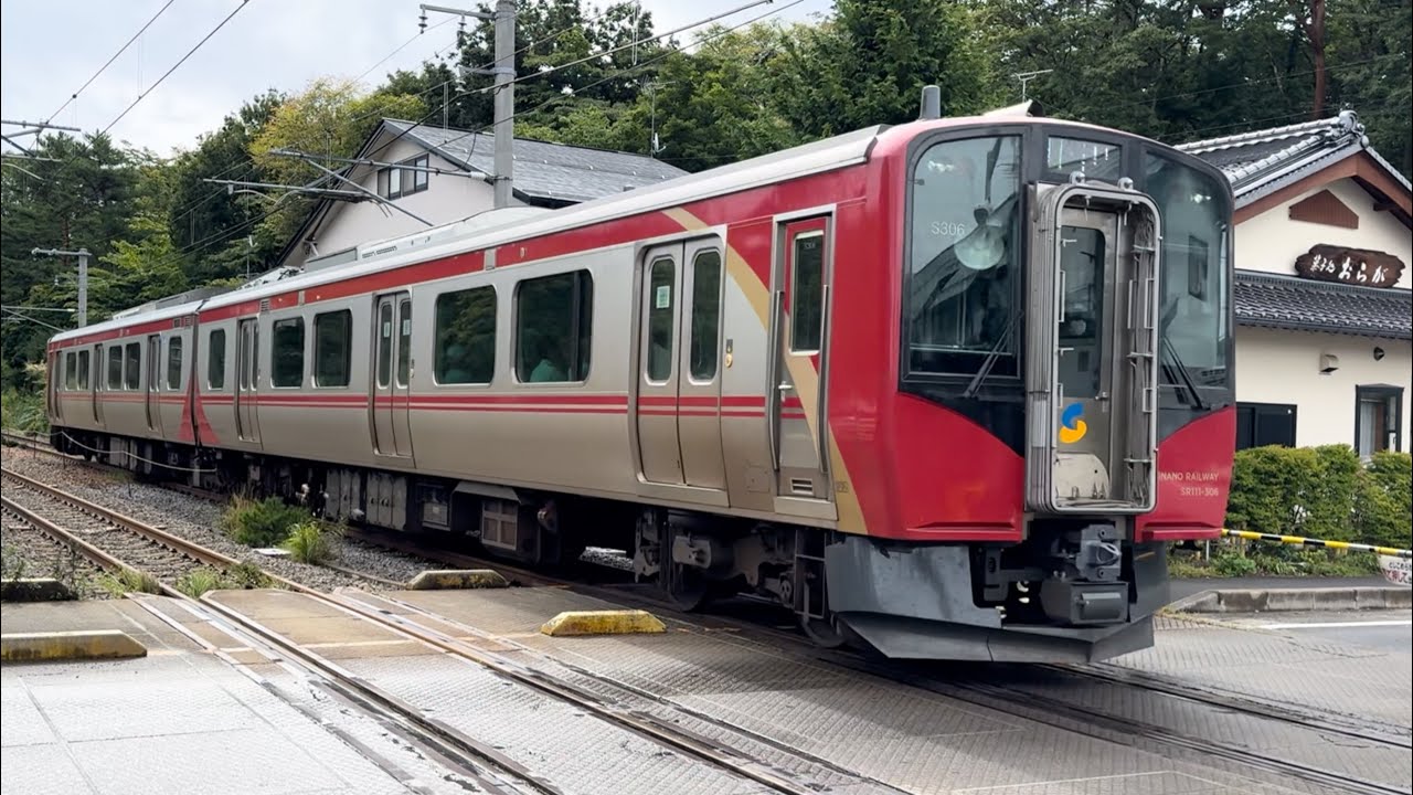しなの鉄道SR1系300番台S306編成 軽井沢〜中軽井沢(中学校前踏切)通過