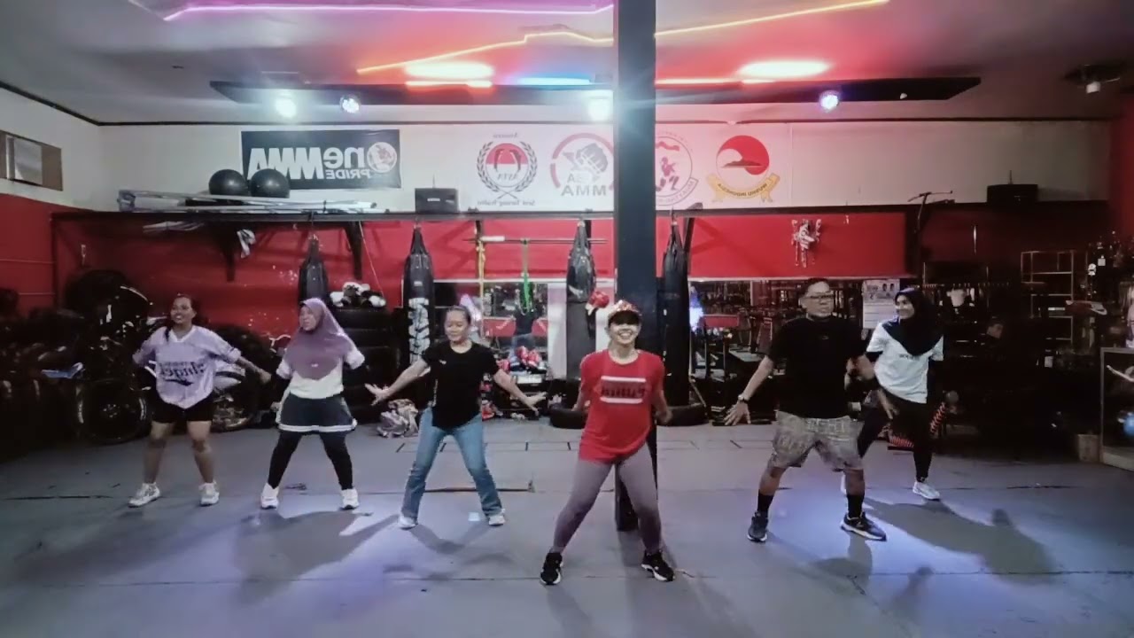 Kiss(kecupan sayang) Lilis Karlina || Versi Dangdut India Cover by SWARANTIK || COREO_ZIN DEWI 