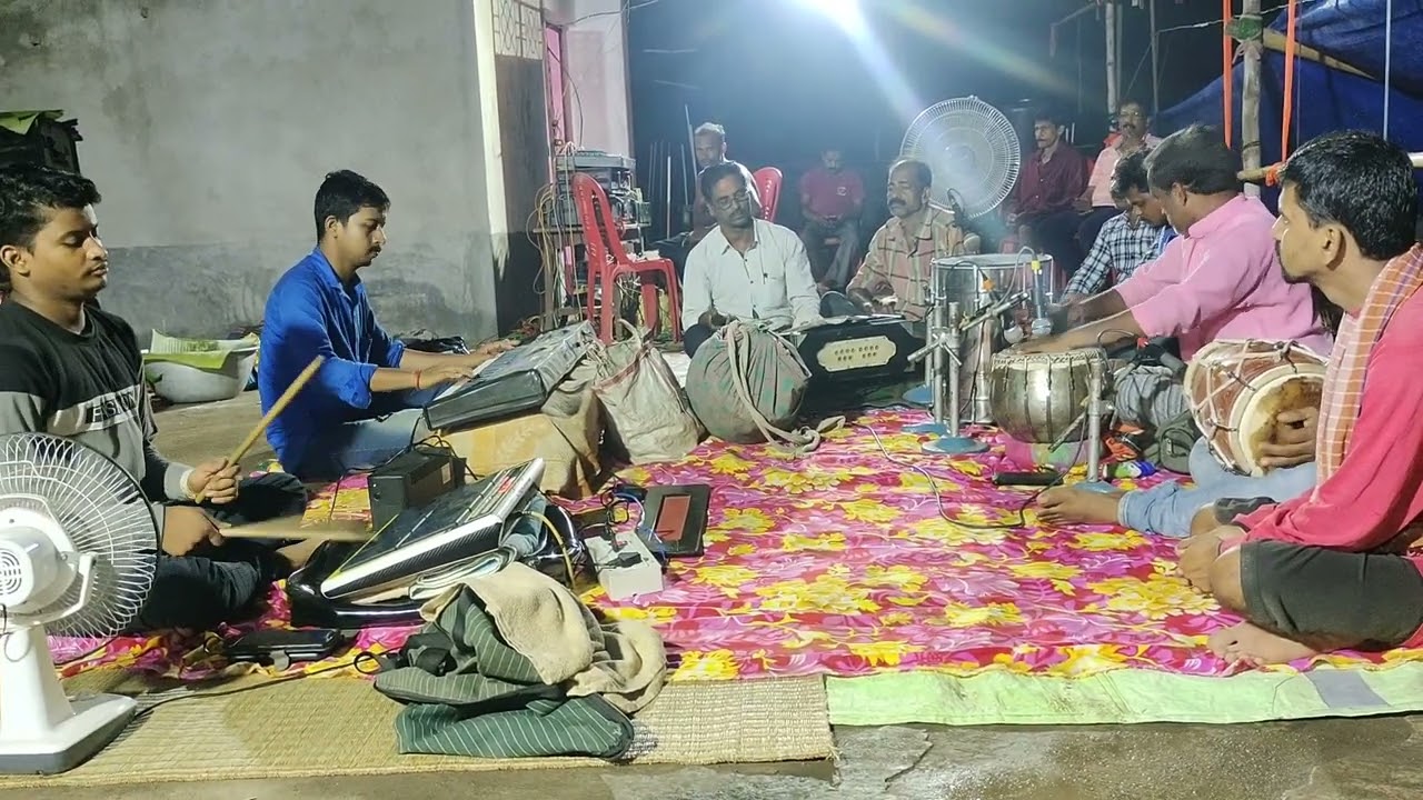 ମାଗୁଥିଲି ଖାଲି କରୁଣା ଟିକିଏ