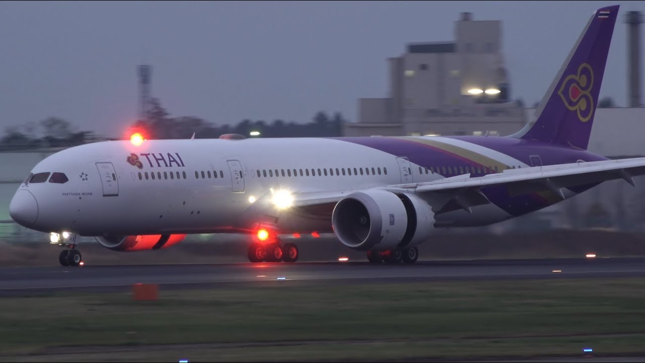 Thai Airways Boeing 787-9 HS-TWA Landing at NRT 34R