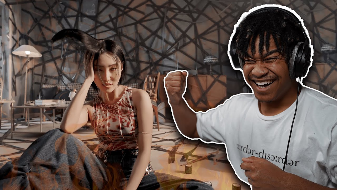 [MV] 화사 (Hwa Sa) - I'm a 빛 - REACTION