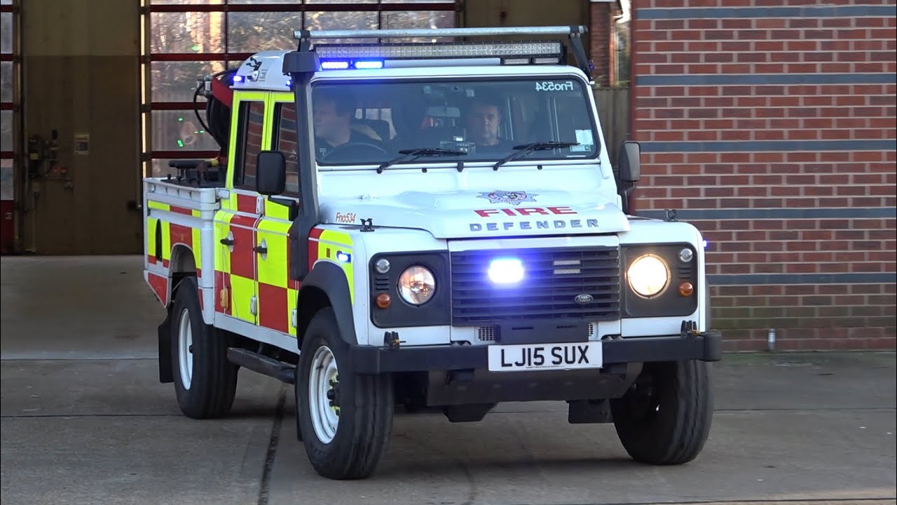 Surrey Fire & Rescue Service, S22O1 (Guildford) MRV, turning out to a fire in the open.