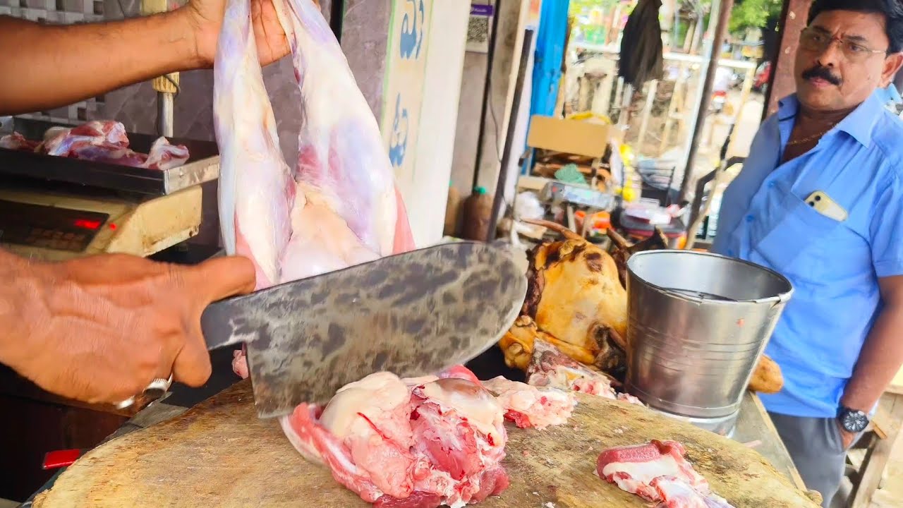 NEAT AND FRESH MUTTON CUTTING SKILLS//KIRAN MEAT CUTTING//ROYAL MUTTON SHOP KARIMNAGAR 