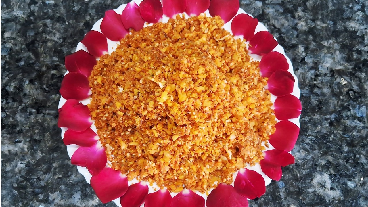 खमंग शेंगदाणा, झणझणीत लसूण चटणी - जी प्रत्येक घासाला झटका देते. | Garlic-peanut chutney #chutney