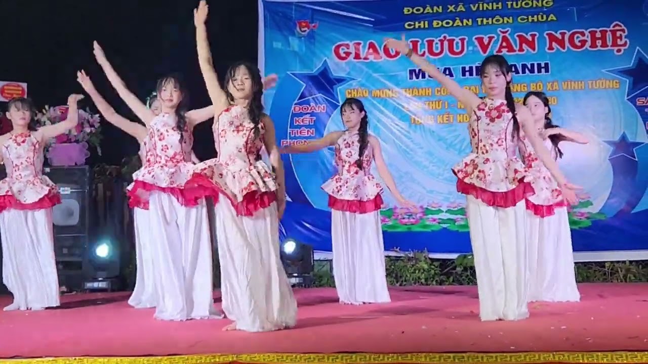 Múa BUÔN TRĂNG.chi đoàn thôn Chùa thể hiện ak