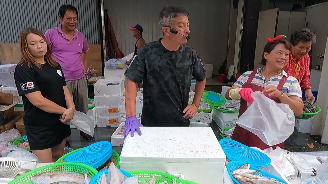 海師傅海鮮叫賣   週四大里場  台中市大里區鳳城街100號對面 #海鮮叫賣 #海師傅 #最帥叫賣大叔 #台中大里