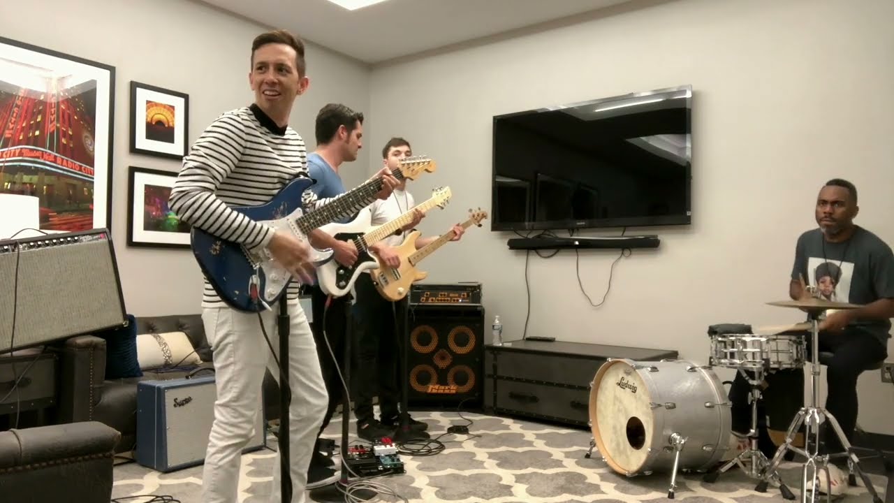 The Fearless Flyers // backstage at Madison Square Garden (pre-gig rehearsal)