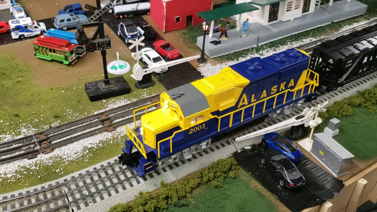 Lionel Lionchief Alaska RR Freight Set GP38 Review.