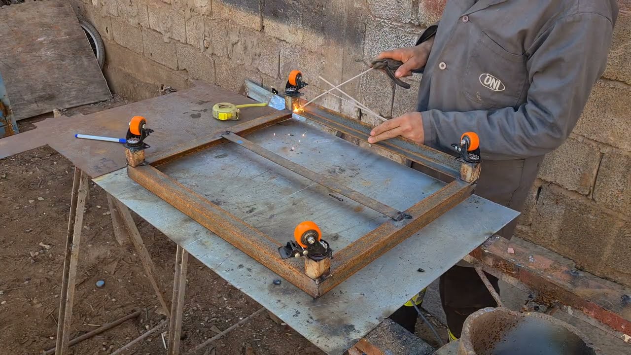 حامل للثلاجة، مصنوع من الحديد