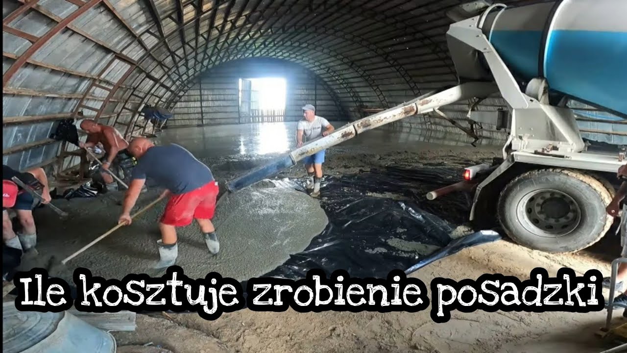 Zalewanie posadzki w hali - ostatnia inwestycja przed żniwami