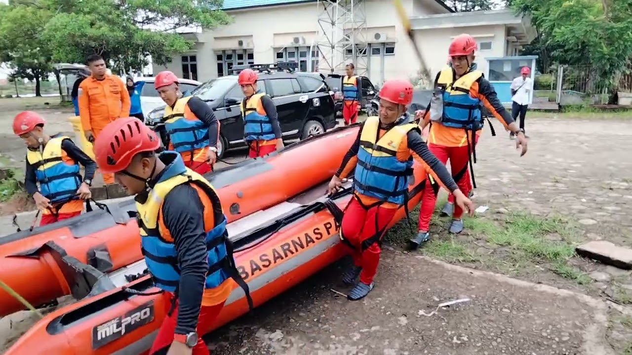 BASARNAS PALEMBANG GELAR LATIHAN WATER RESCUE BEREGU