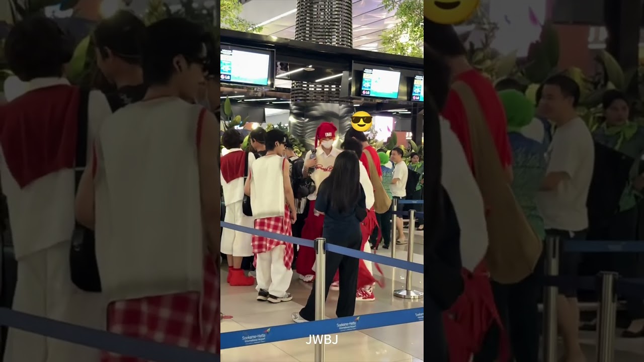20250712 NexT1DE - Dorn dancing at Indonesian airport