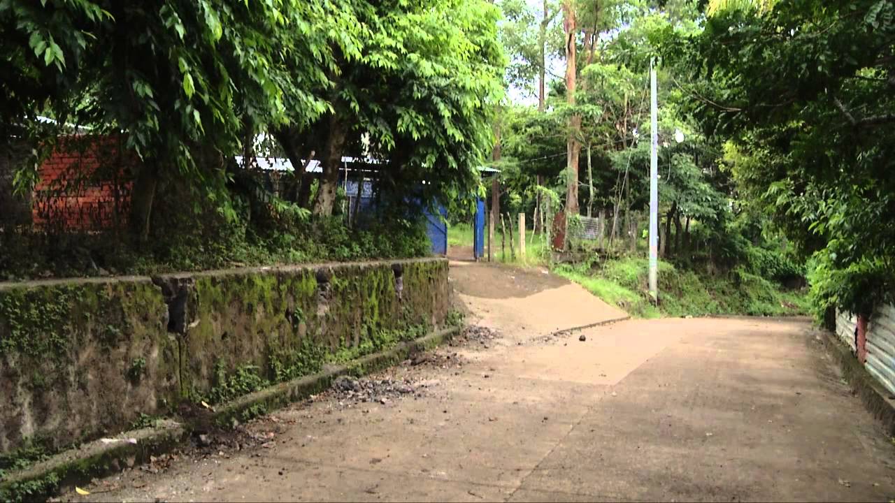 Decenas de personas abandonan casas en Izalco @SilviaHdezTCS
