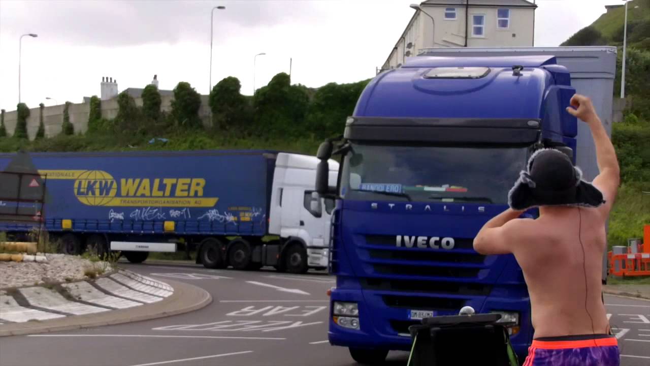 Cheering up the Lorry Drivers on their last leg of #operationstack #discoboy