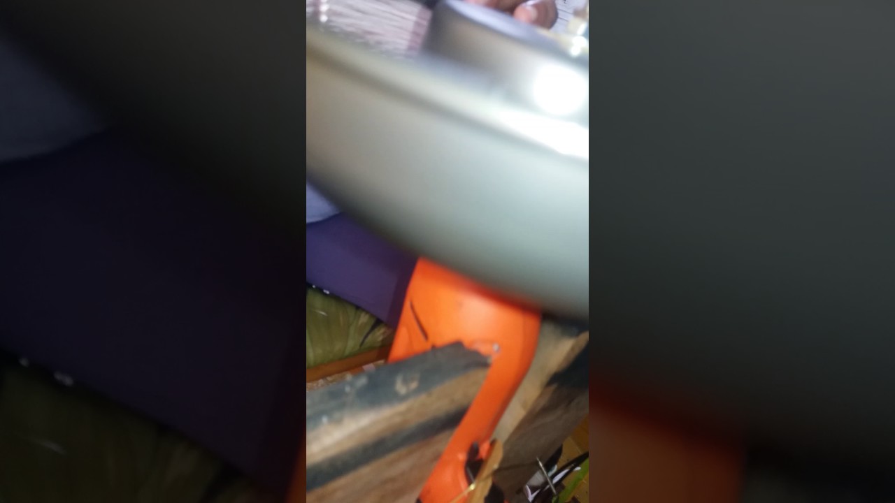Fazer colar de pérolas emfiar náilon na pérola