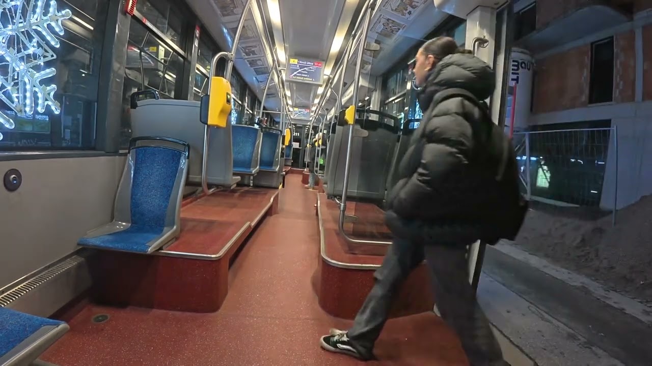 DPMO | Jízda Vánoční tramvají EVO 1 ev.č. 213 a 211 na lince 4