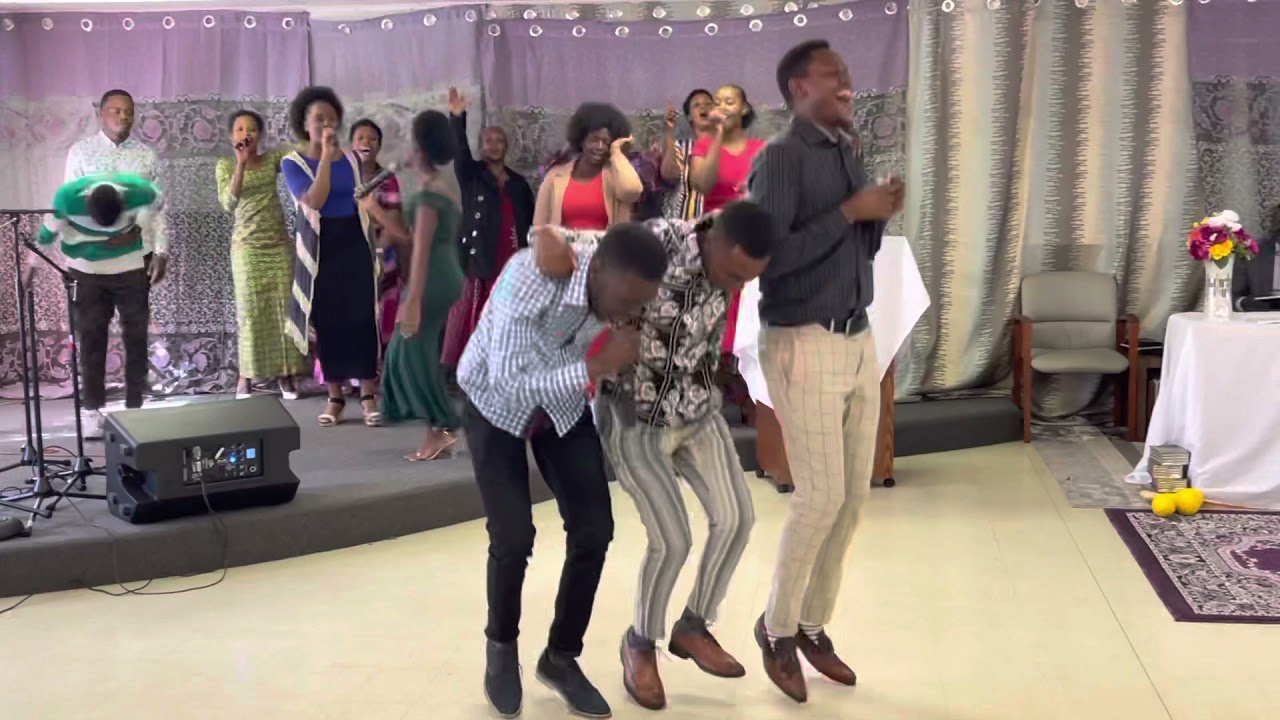 Navuye mundayisi ntacyo Nambaye nzasubira mundayisi ntacyonambaye