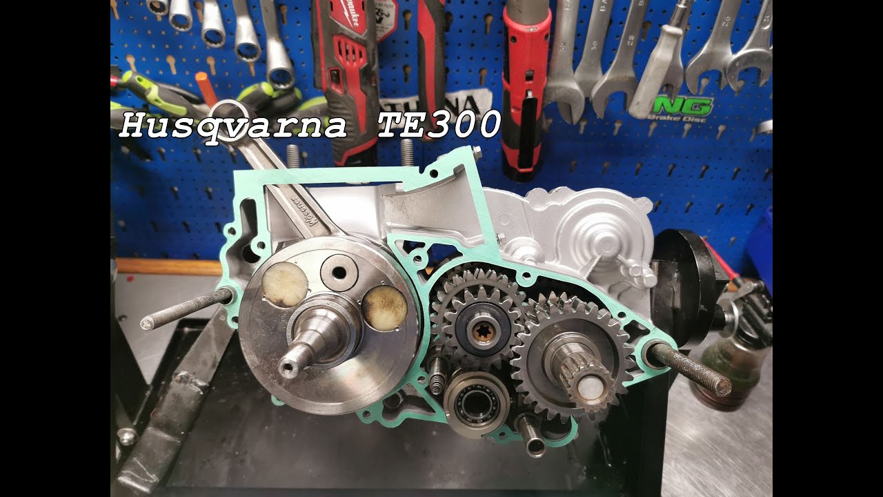 Husqvarna TE300 składanie silnika.