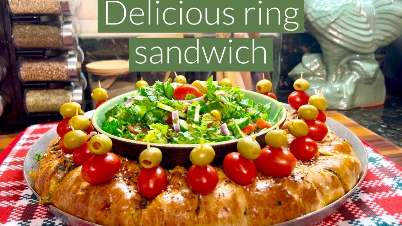 Delicious ring sandwich for the holidays