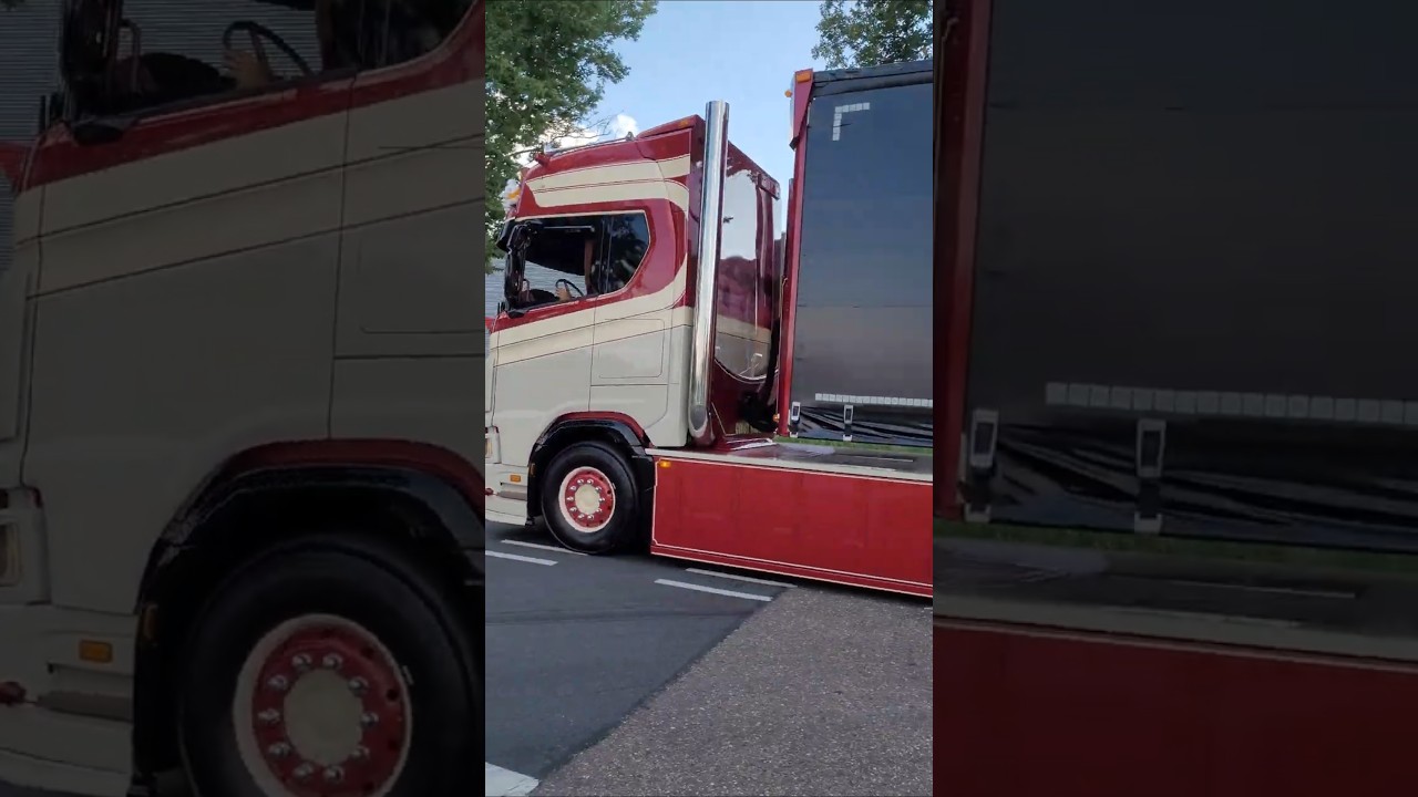 Scania V8 with open pipe