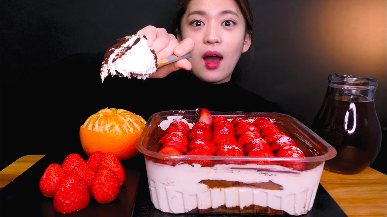 🍓Korean Strawberry tiramisu😋딸기폭탄 티라미수!!😍 [Strawberry, Tiramisu, Cheonhyehyang, Orange] Mukbang